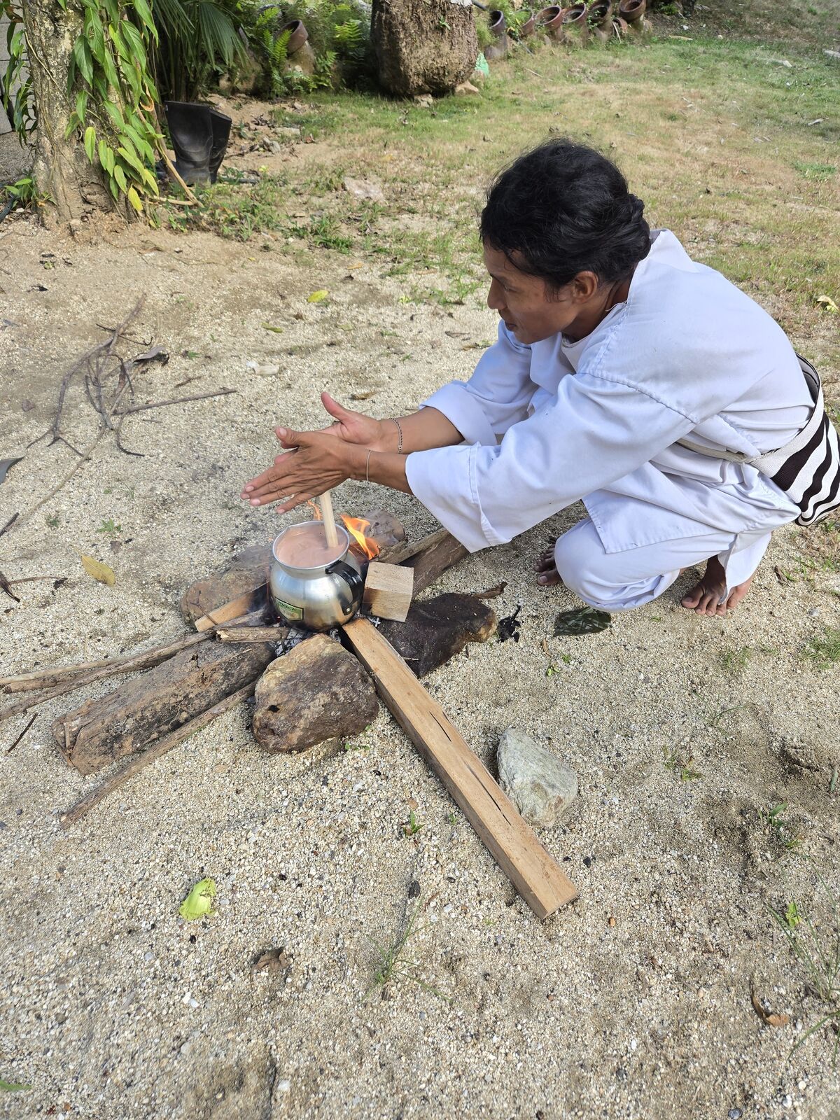 Brewing ceremonial cacao amidst Colombia's lush landscapes—where tradition and flavor meet adventure. 🌿🍫✨